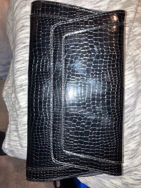 Stylish Black Croc-Embossed Women’s Clutch